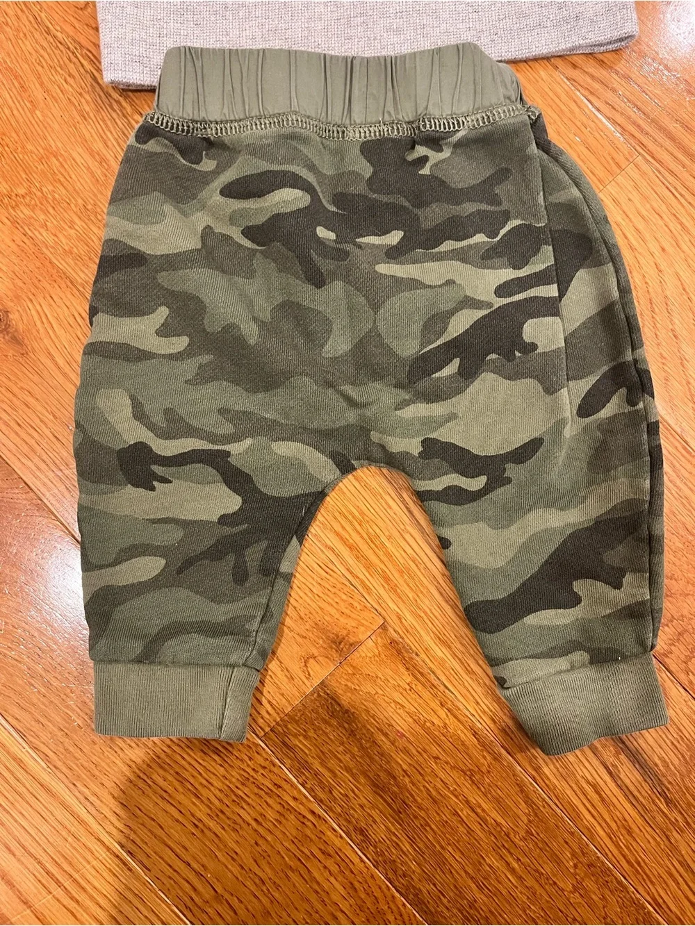 Baby GAP bundle Toddler Camo Jogger Pants - Green camo grey sweatshirt